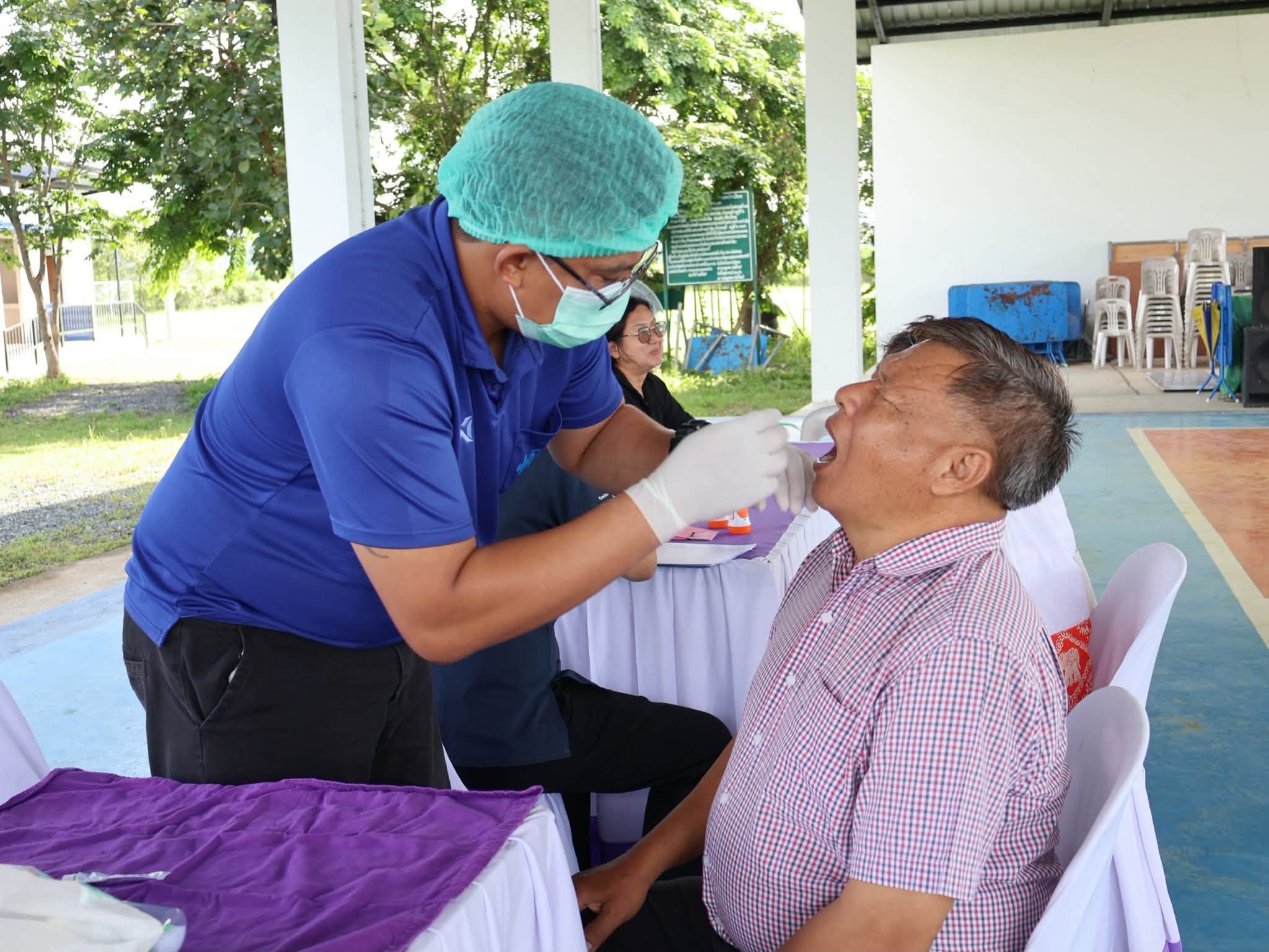🦷✨🪥🦷✨ ยิ้มสดใส สุขภาพฟันแข็งแรง! เทศบาลตำบลป่าป้อง ร่วมกับ รพ.ดอยสะเก็ด จัดกิจกรรมตรวจสุขภาพช่องปากพร้อมเคลือบฟลูออไรด์ ให้แก่ประชาชน 🪥💙